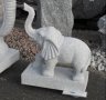 Elefant massiv aus Granit mit Kind 